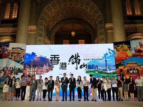 ▲ 在佛山旅游推介会暨交流晚宴上举行祝酒仪式。