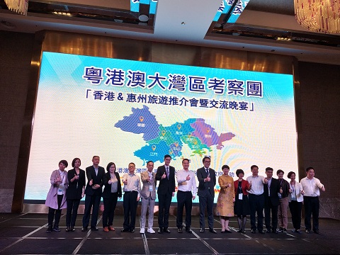 ▲ 在惠州旅游推介会暨交流晚宴上举行祝酒仪式。